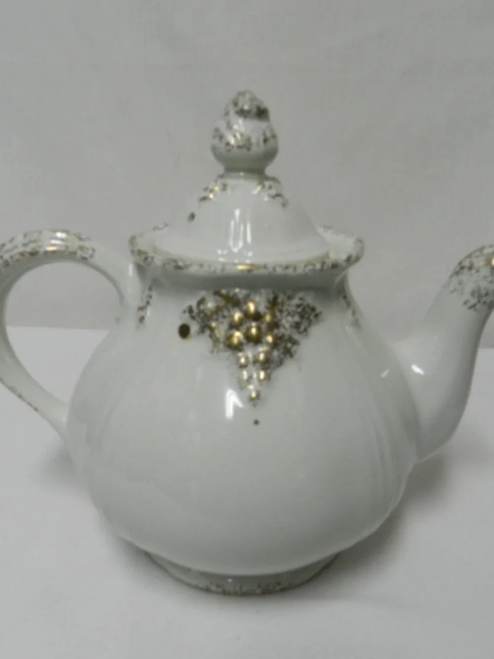 Hall 0917 Vintage teapot gold white w/ lid holds 6 cups Mid Century ceramic lid
